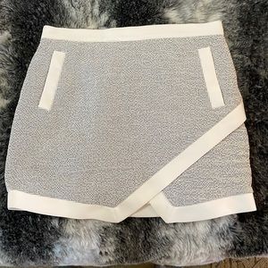 Adorable grey&white skirt! Size 2